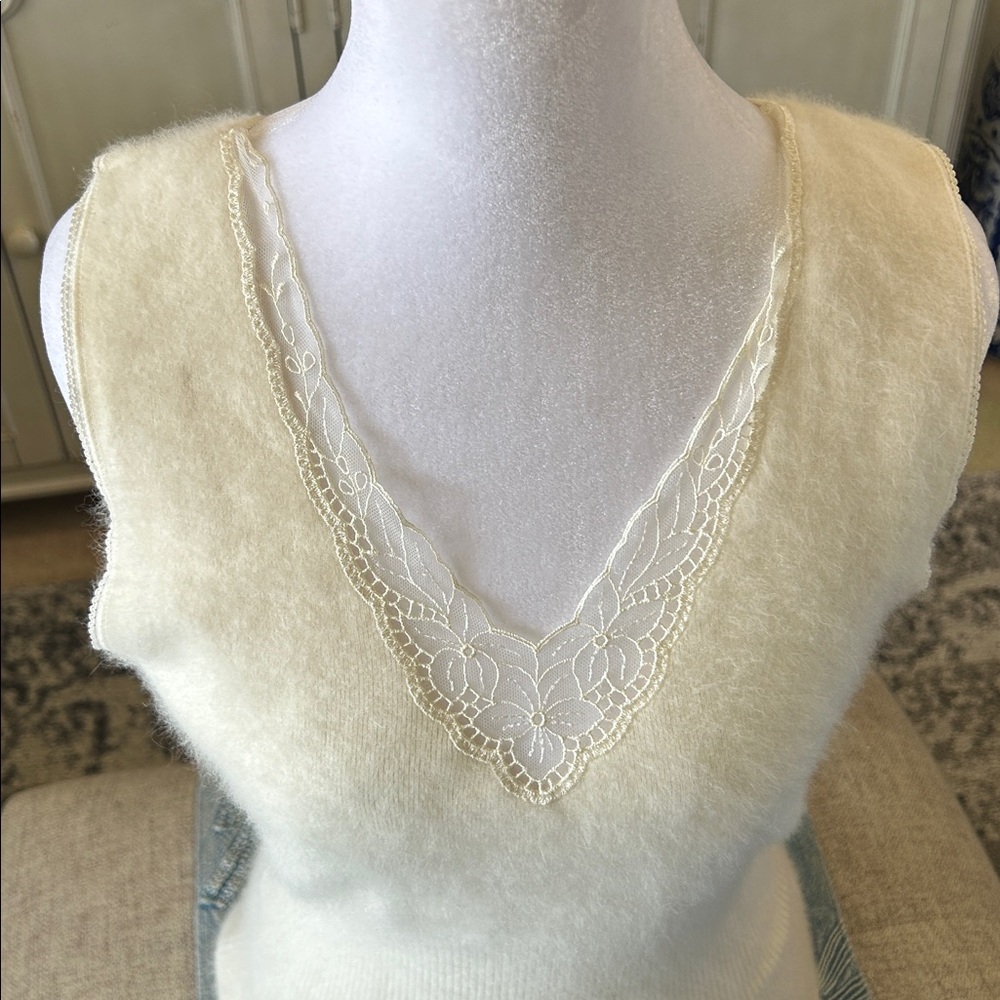 SCHENK MODELLE SILKY -TOUCH  LACE TRIM ANGORA  TOP/VEST MADE IN GERMANY SZ S - Picture 2 of 14